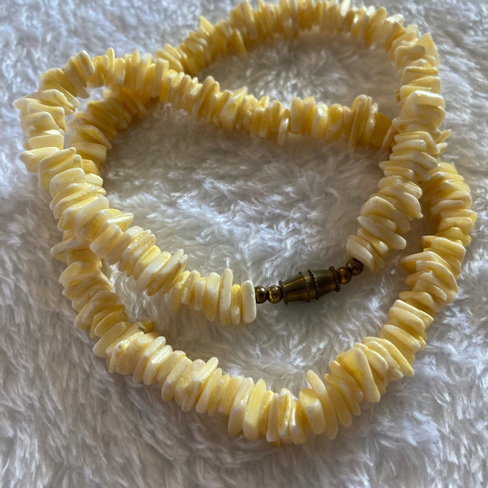 3/$25 Vintage 80s Sea Shell 🐚 Necklace Choker Seashells Sunrise Lemon Yellow